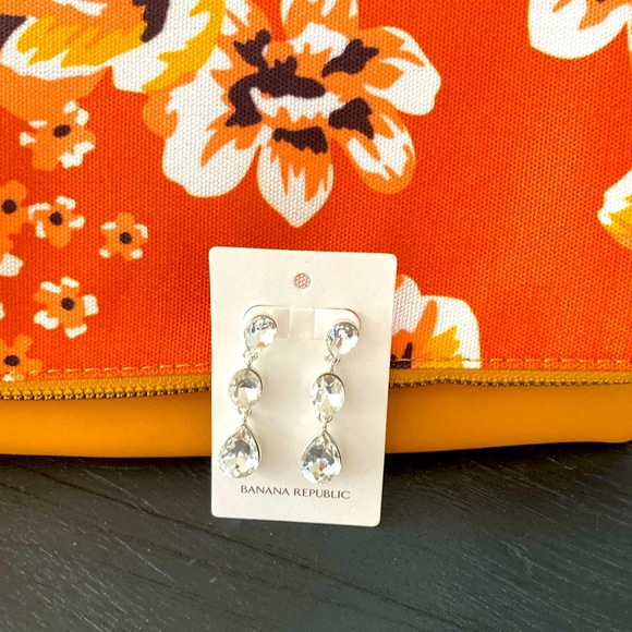 Banana Republic Jewelry - Banana Republic Sparkling Dangle Earrings